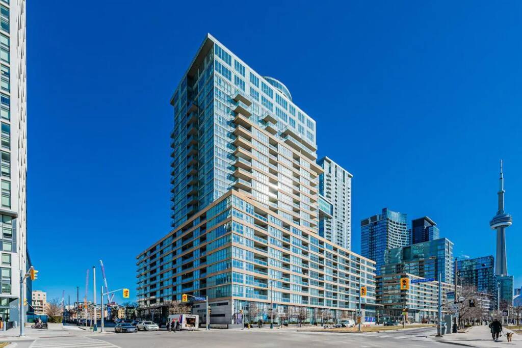 Lush Condo By Cntower - Free Parking 토론토 외부 사진