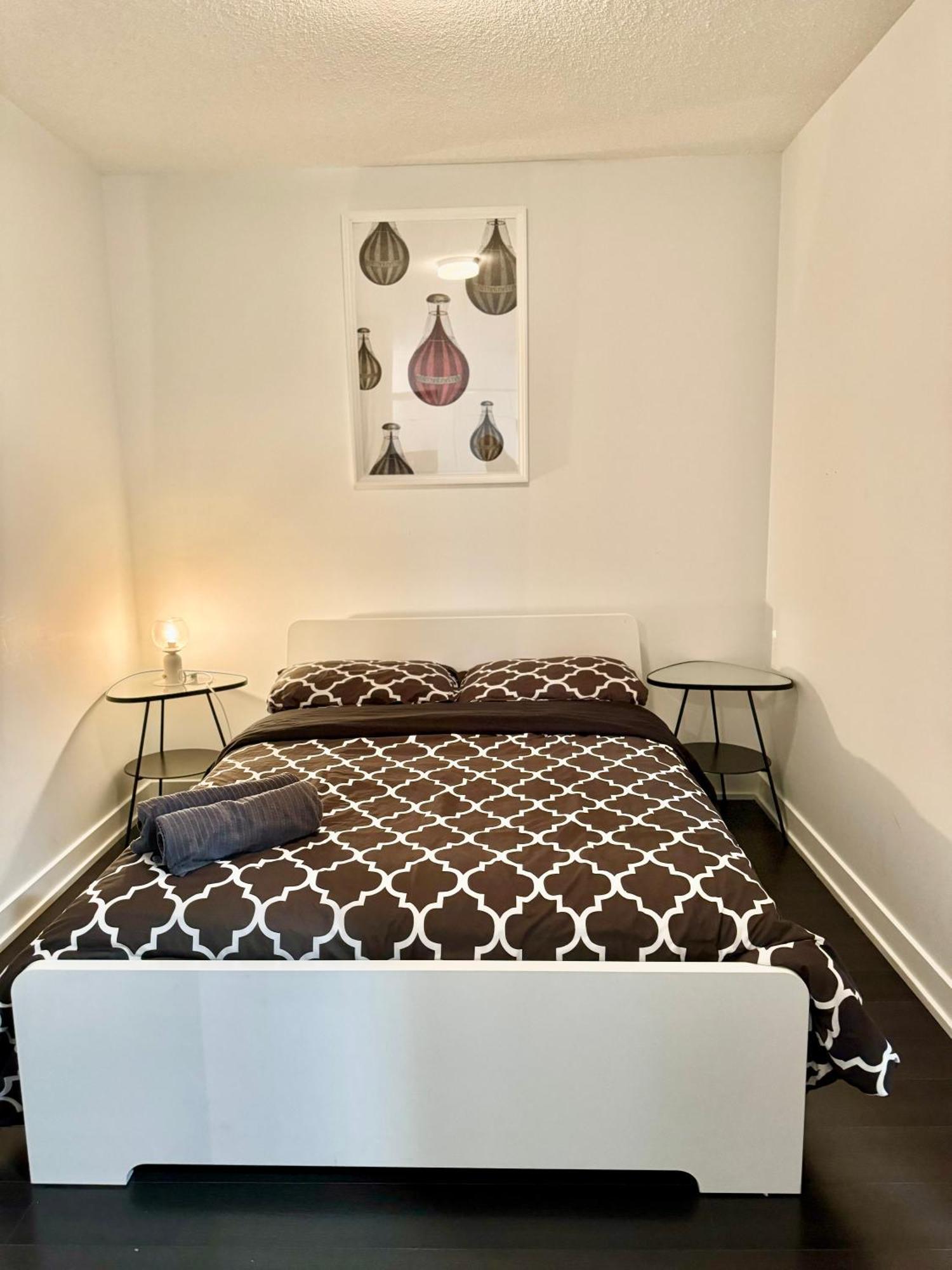 Lush Condo By Cntower - Free Parking 토론토 외부 사진
